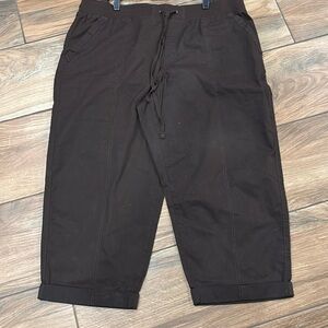 NWT chocolate cuff capri